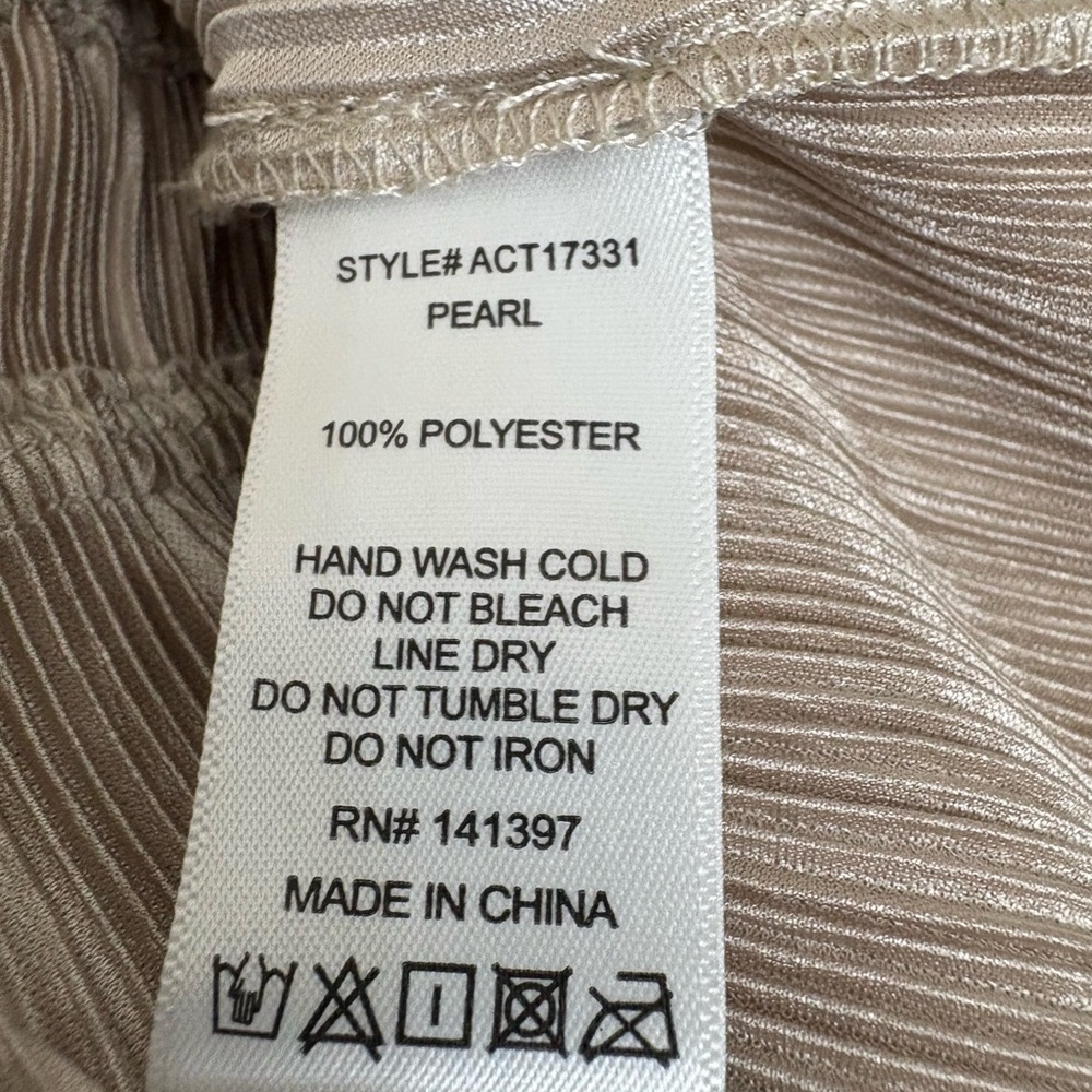 ASTR The Label Ziva Plisse Long Sleeve Pleated Peplum Coquette Blouse | Size M - Picture 11 of 11